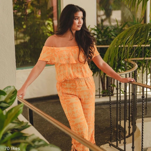 Off shoulder Jumper in Green Color - Picture 6 of 6